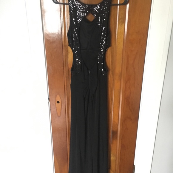Black slim cut evening Gown - Picture 2 of 8